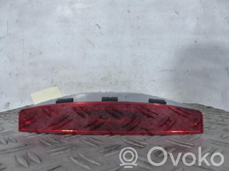Kolmas/lisäjarruvalo   927501G210