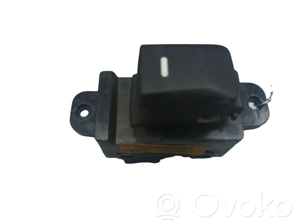 Electric window control switch   935801W000