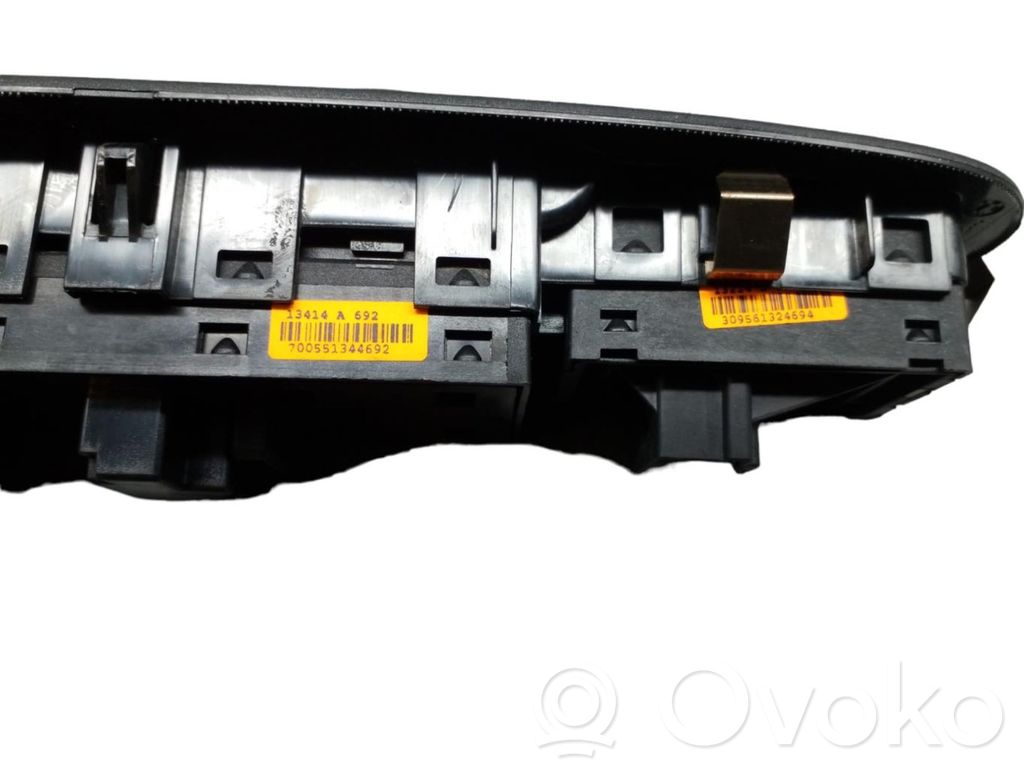 Lancia Ypsilon Electric window control switch 
