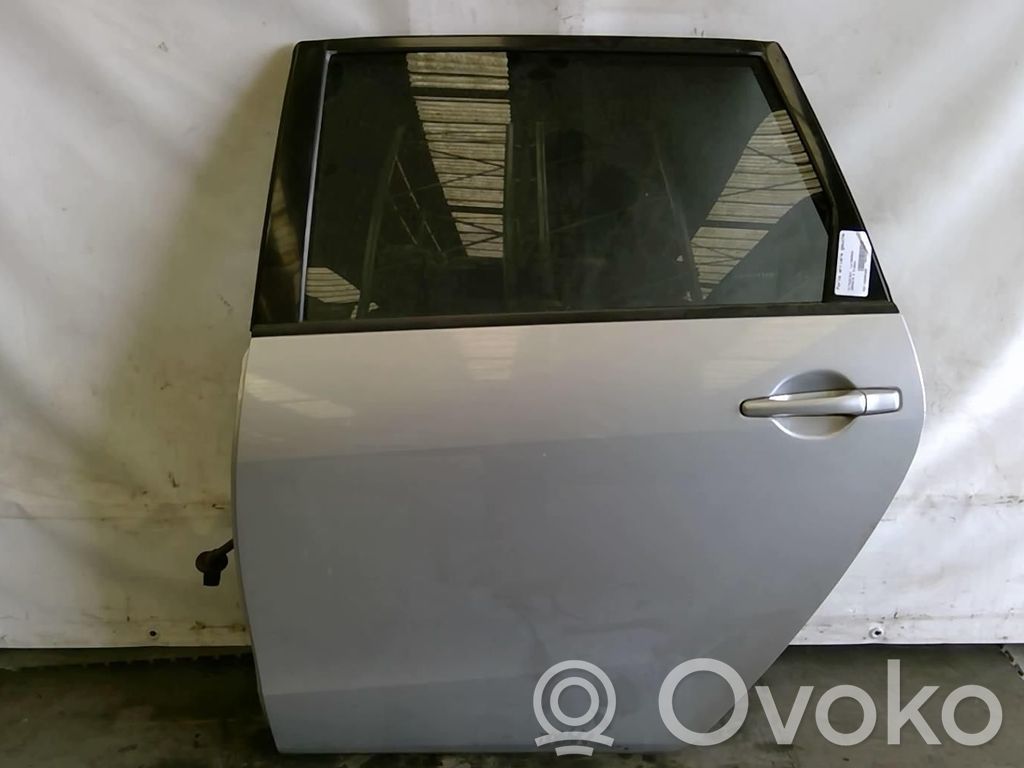 Mitsubishi Grandis Puerta trasera 
