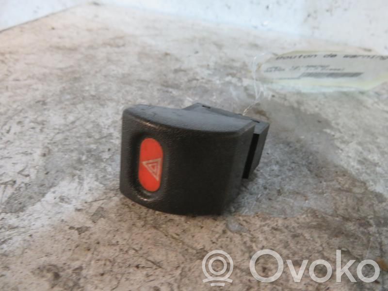 Opel Astra F Botón interruptor de luz de peligro 