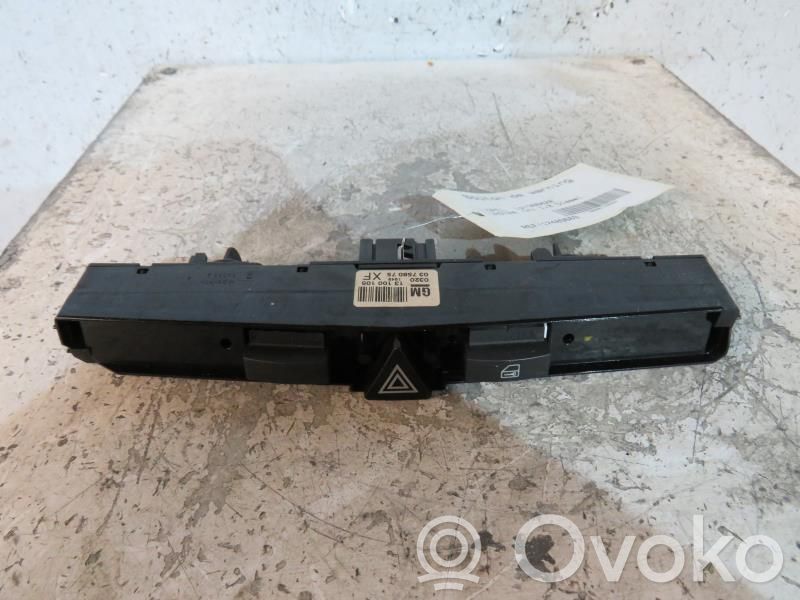 Opel Astra H Botón interruptor de luz de peligro 