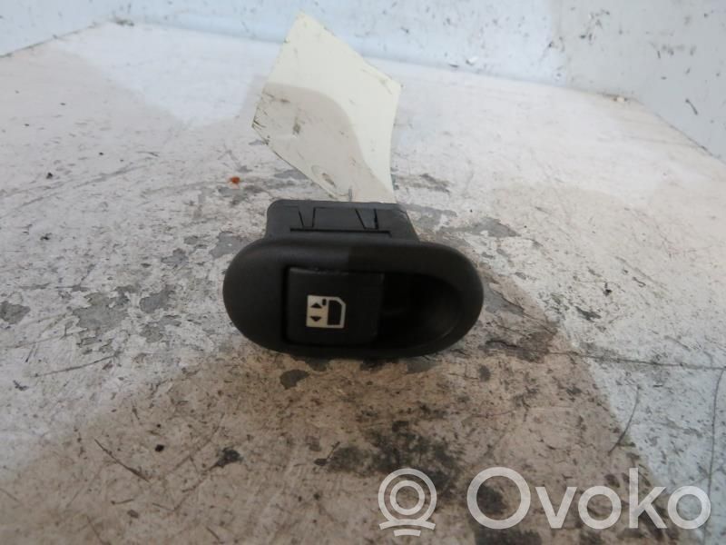 Peugeot 1007 Front door interior handle 