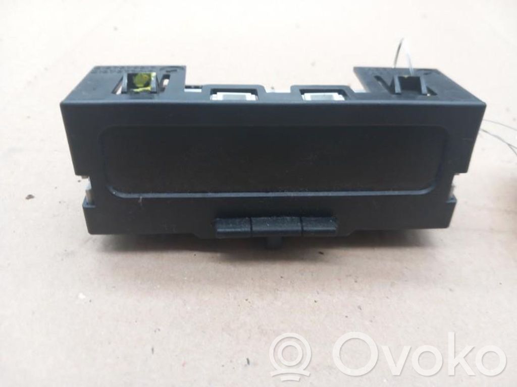 Screen/display/small screen   8200633621
