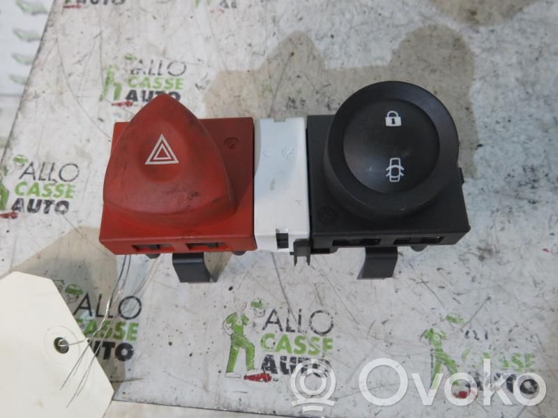 Botón interruptor de luz de peligro   8200407415