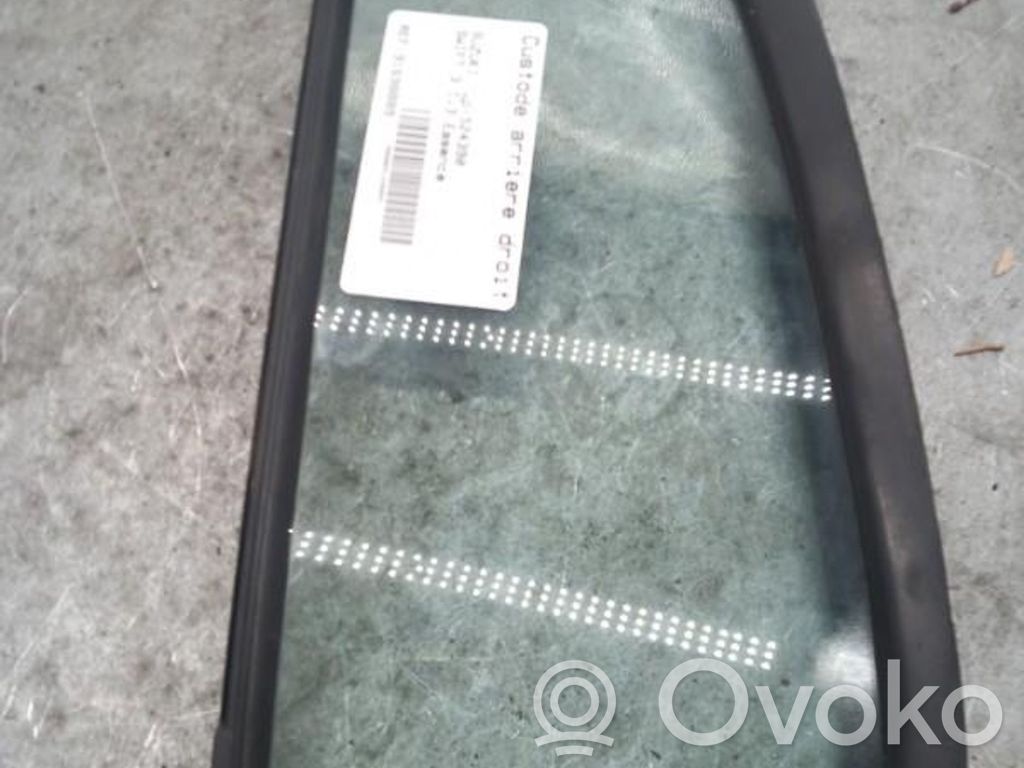 Suzuki SX4 Ventanilla de ventilación de la puerta trasera 