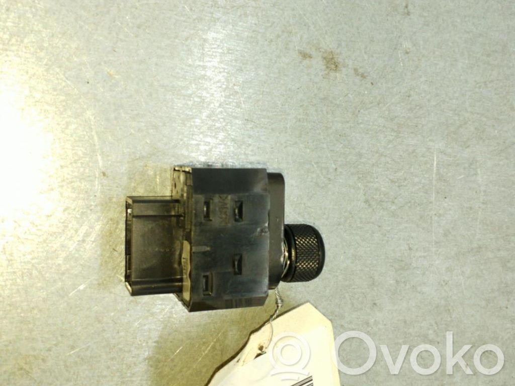 Wing mirror switch   3795062J11