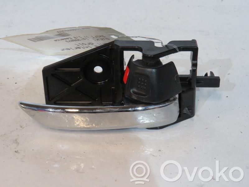 Suzuki SX4 Front door interior handle 