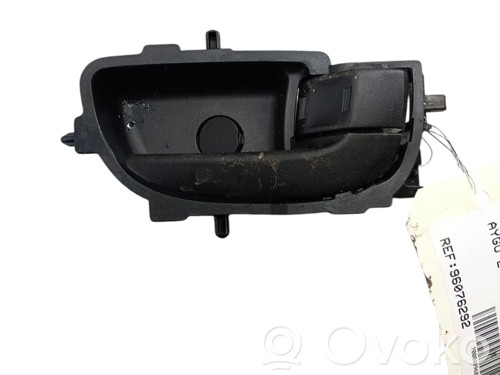 Toyota Aygo AB40 Manecilla interna puerta delantera 