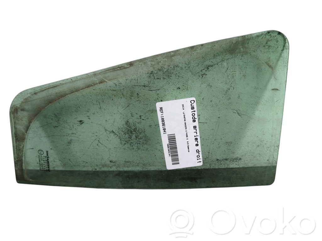 Ventanilla de ventilación de la puerta trasera   822621848R