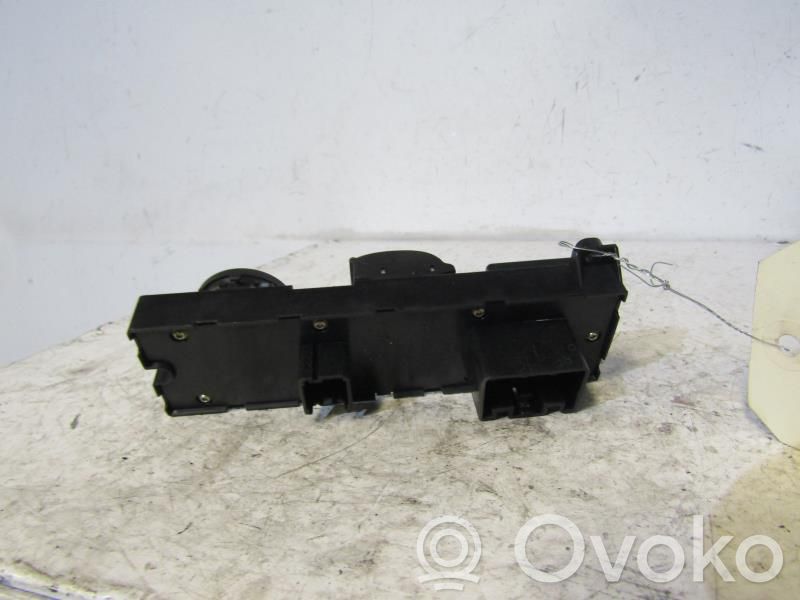 Ford C-MAX I Interruptor del elevalunas eléctrico 