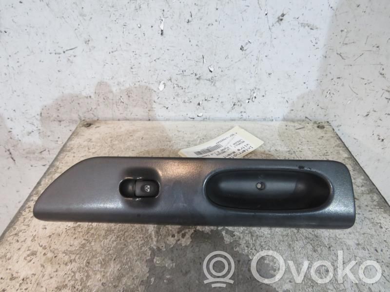 Renault Laguna I Interruptor del elevalunas eléctrico 