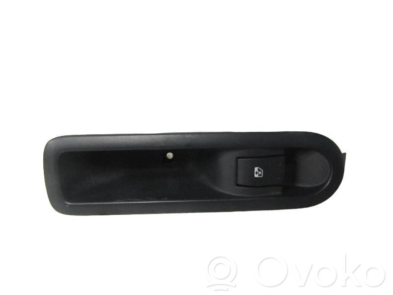 Electric window control switch   8200315024