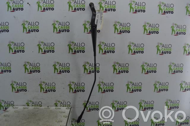 Brazo del limpiaparabrisas delantero   13182326