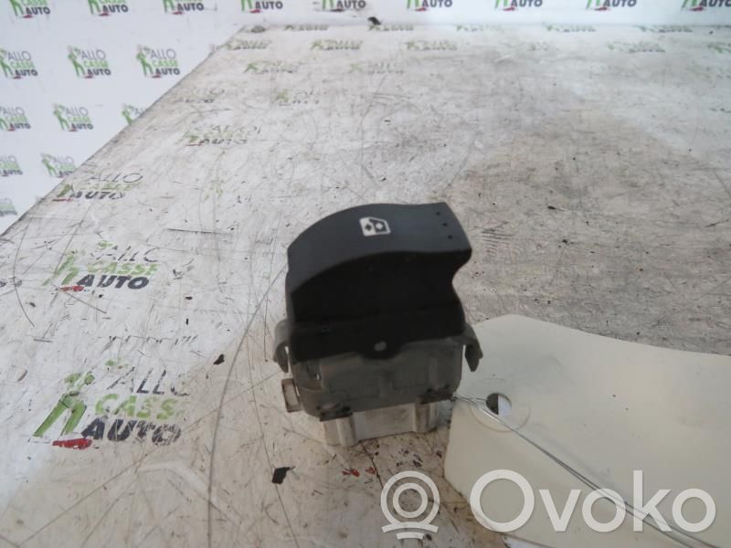 Electric window control switch   8200315029