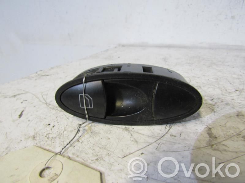 Mercedes-Benz E W211 Electric window control switch 
