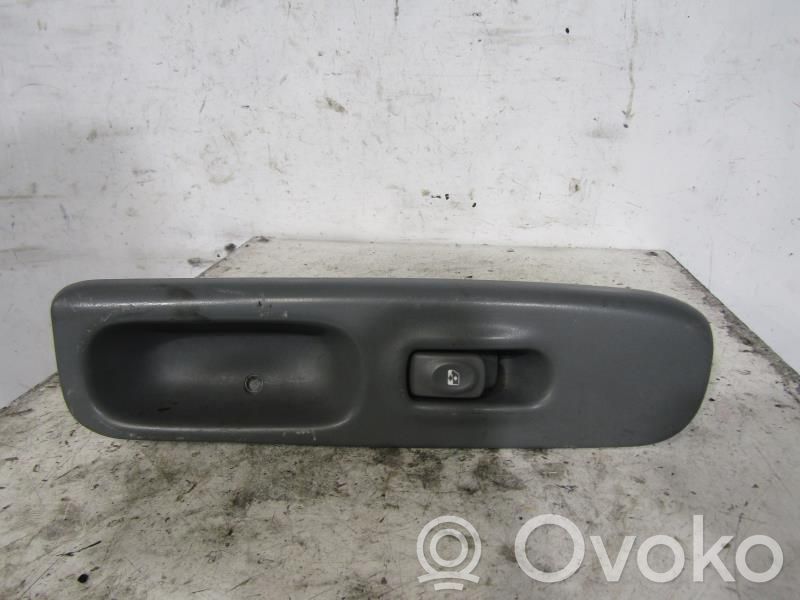 Interruptor del elevalunas eléctrico   8200189836