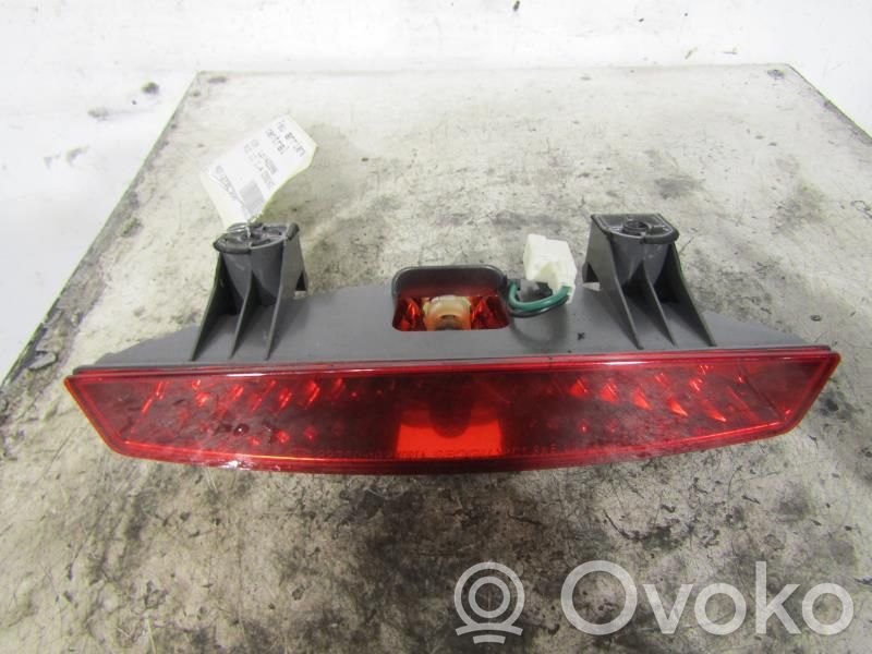 Kolmas/lisäjarruvalo   927501G210