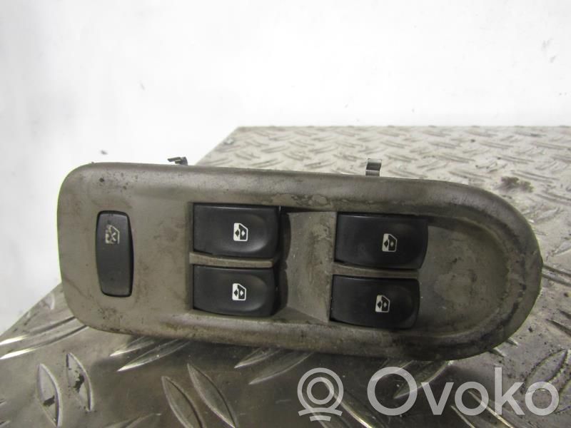 Renault Clio III Interruptor del elevalunas eléctrico 