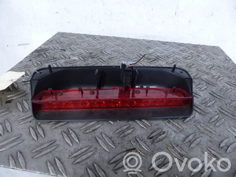 Kolmas/lisäjarruvalo   96830999