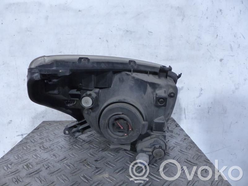 Toyota RAV 4 (XA20) Lampa przednia 