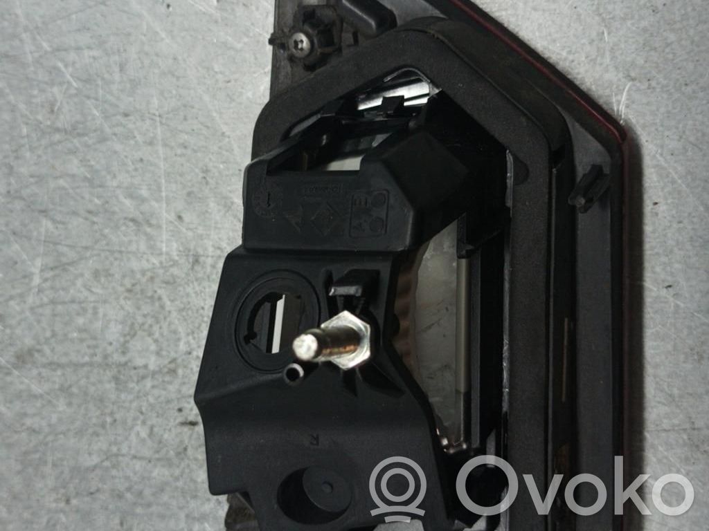 Renault Clio IV Lampă spate în capacul portbagajului 
