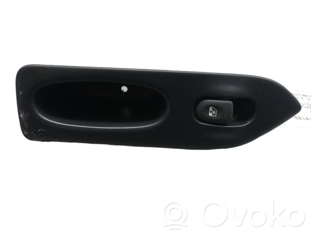 Electric window control switch   7700417485