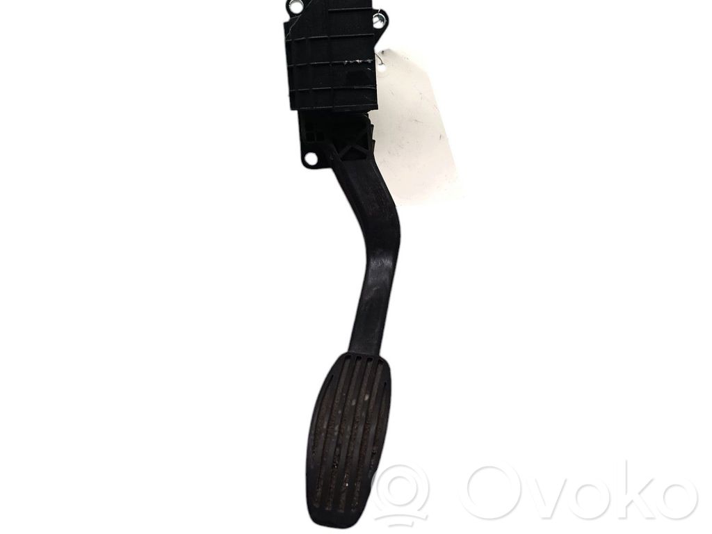 Accelerator throttle pedal   1582729