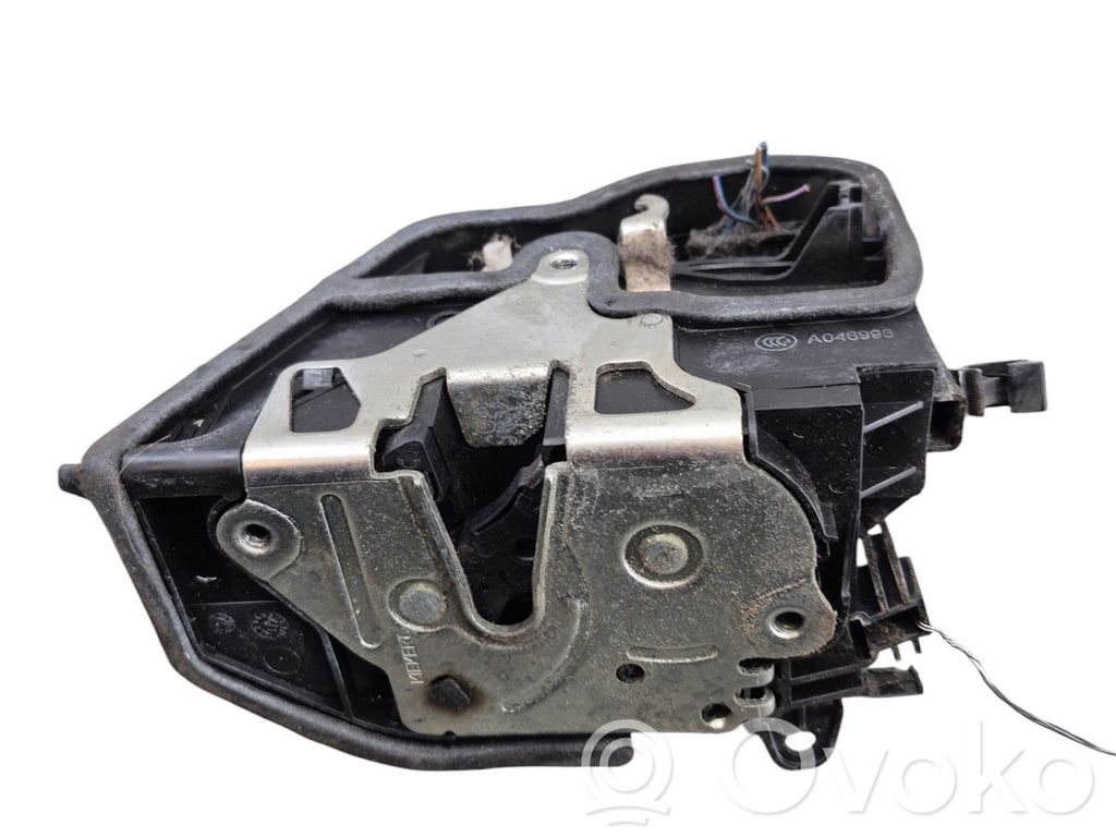 Cerradura de puerta delantera   51217202143