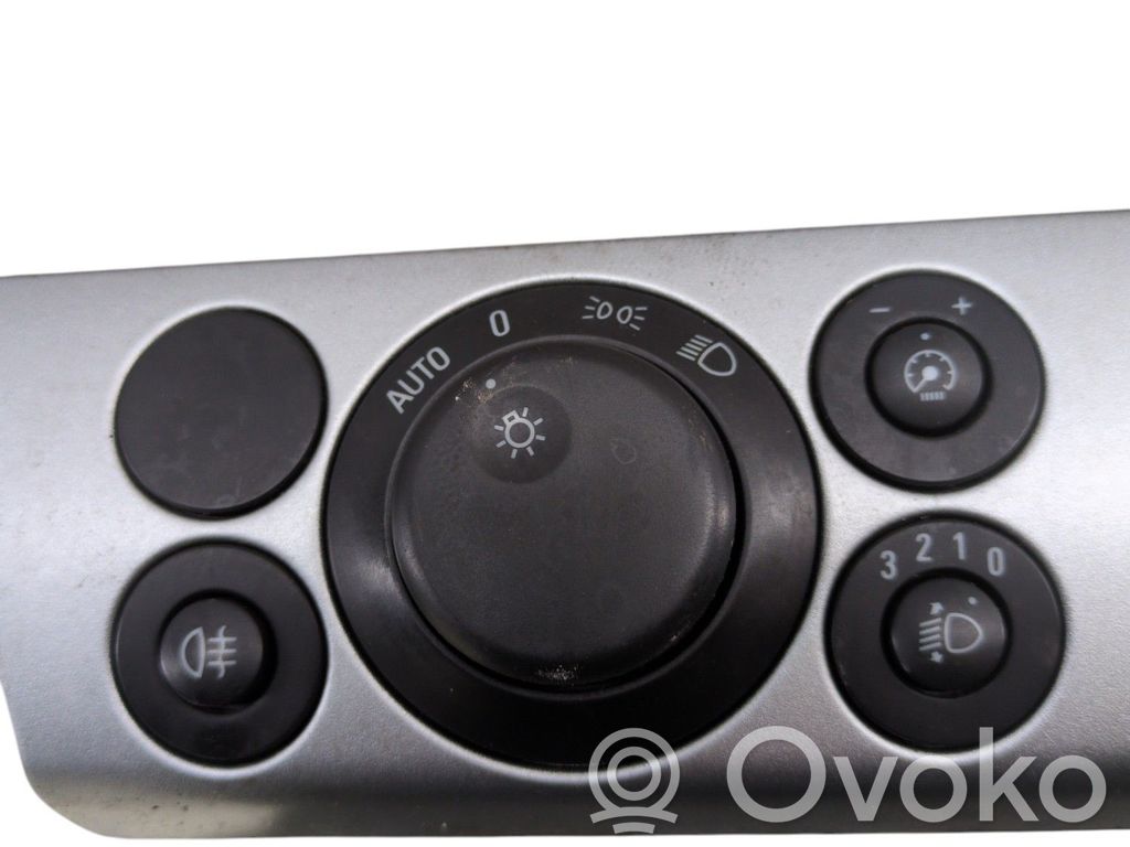 Opel Astra H Light switch 