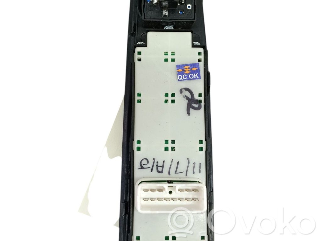 Electric window control switch   93570B40304X