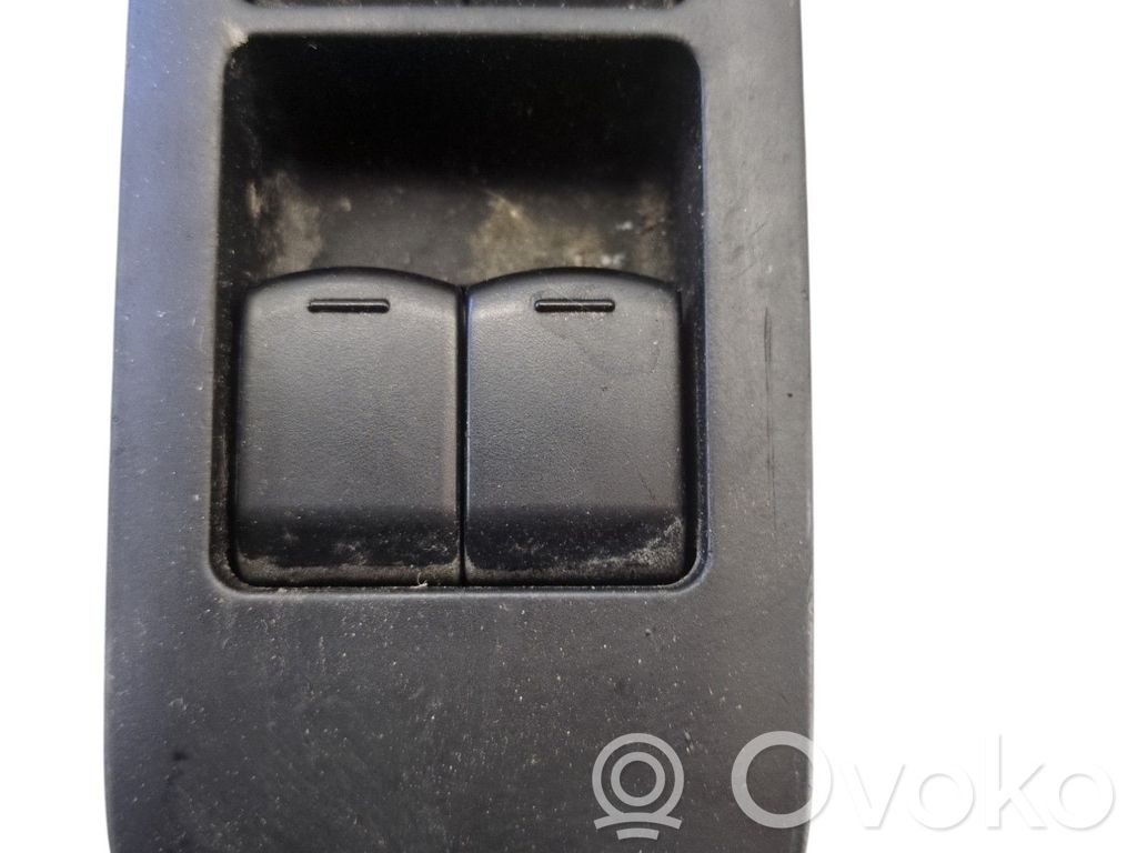 Electric window control switch   25401BB65B
