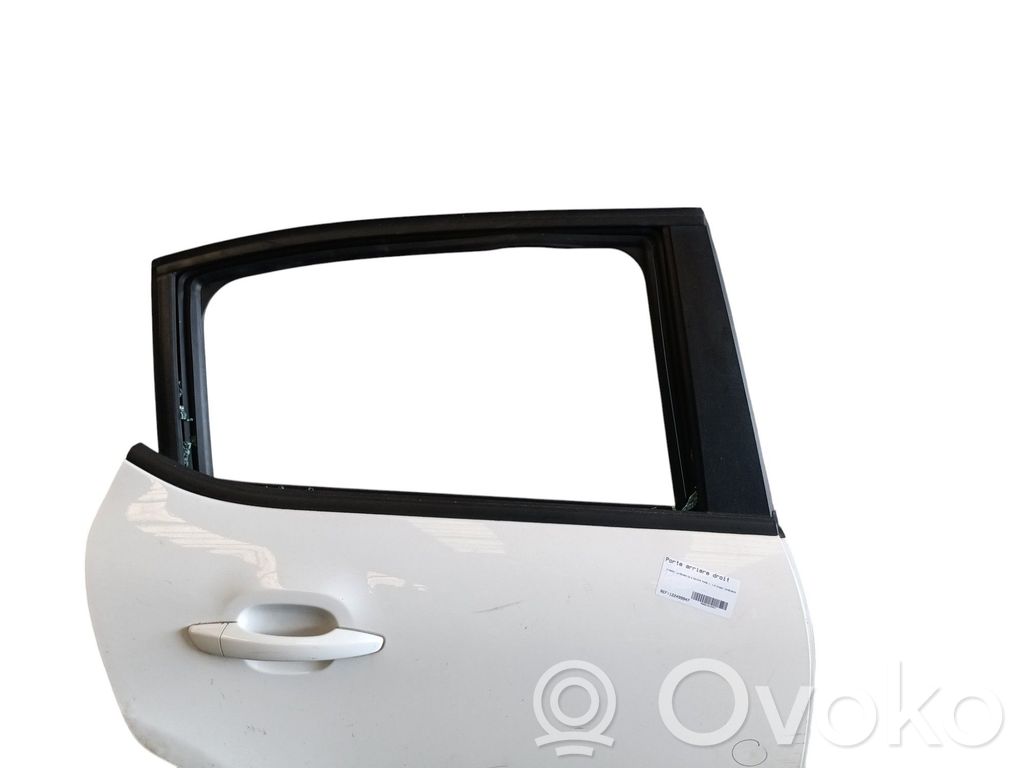 Aizmugurējās durvis   9812254880
