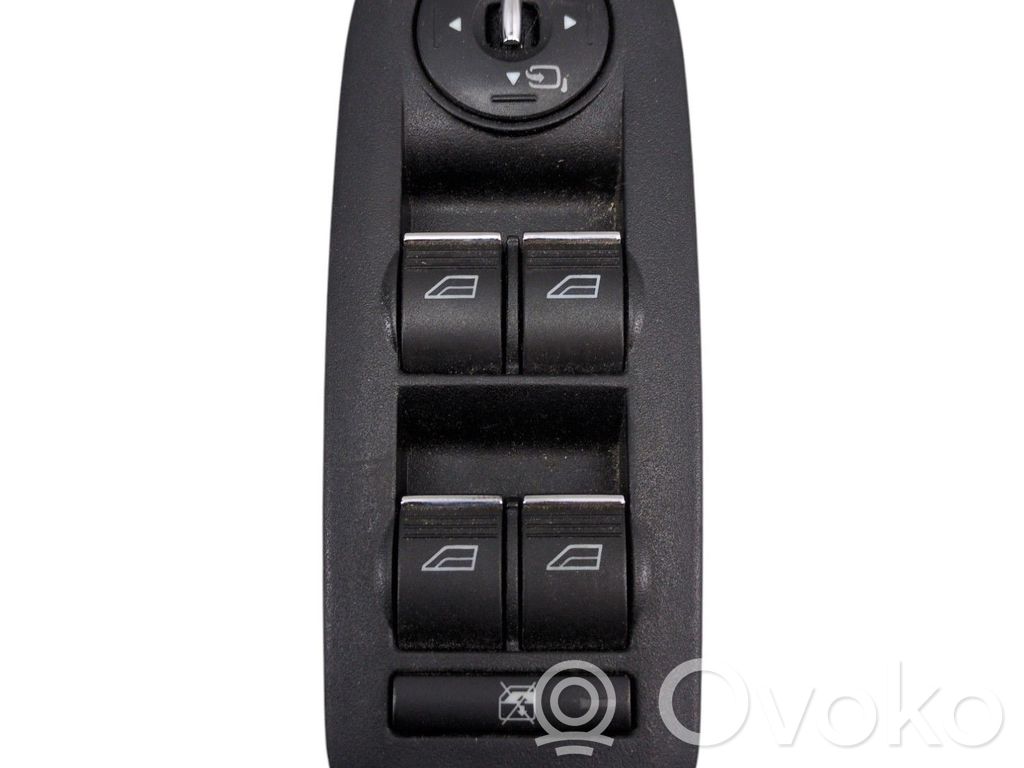 Electric window control switch   1683897