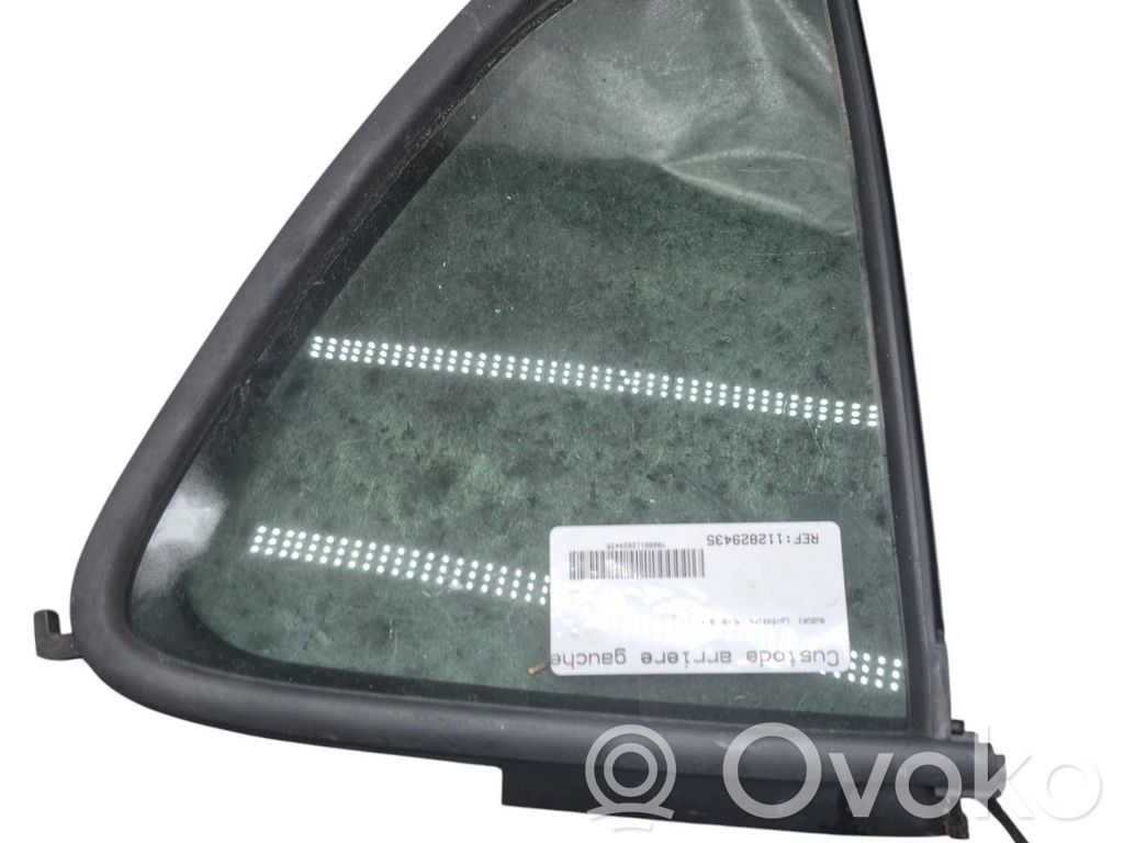 Ventanilla de ventilación de la puerta trasera   8455651K10