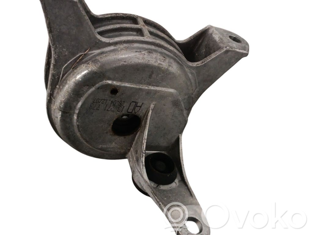 Engine mount bracket   13125628