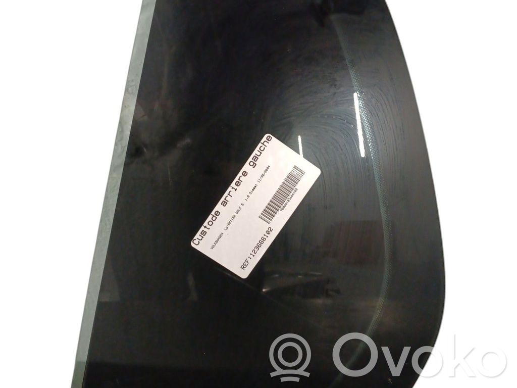 Ventanilla de ventilación de la puerta trasera   1K6845215