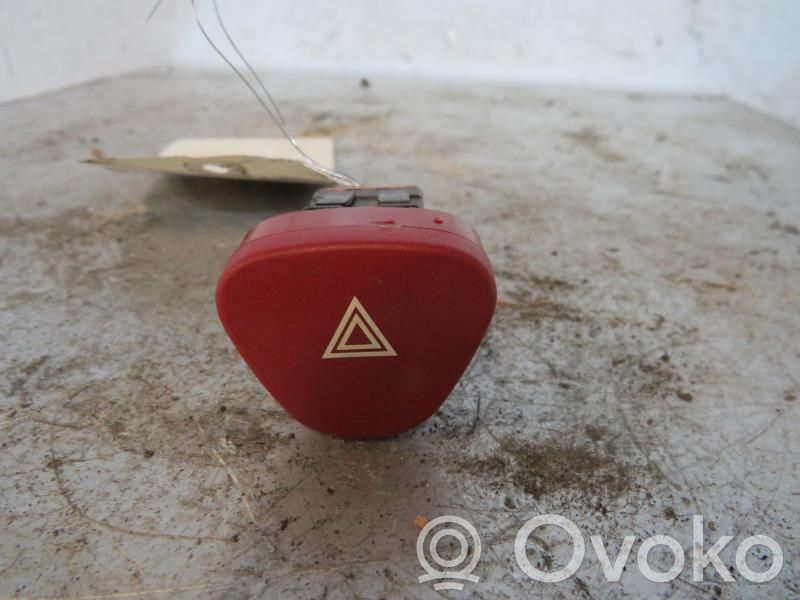 Botón interruptor de luz de peligro   00006554L8