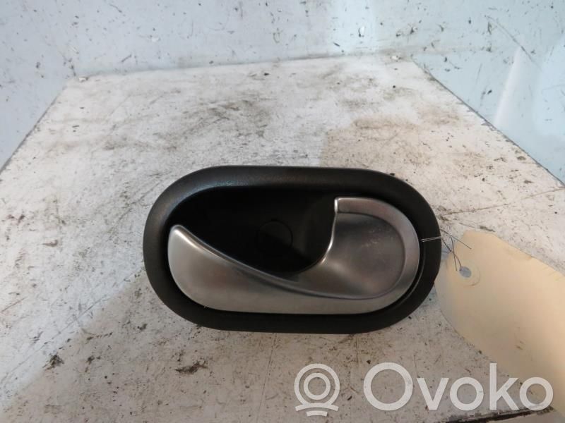 Renault Clio III Manecilla interna puerta delantera 