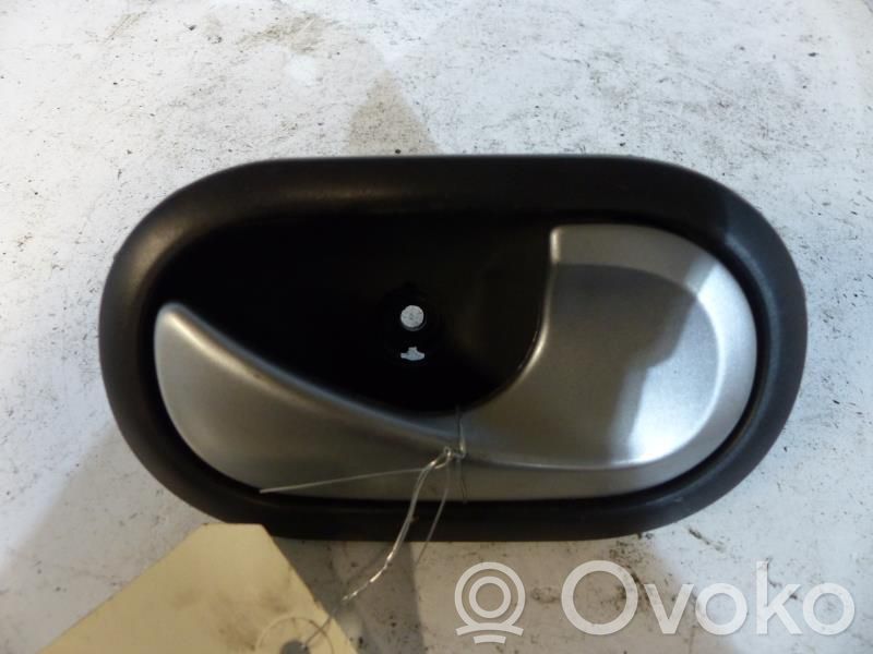 Renault Clio III Manecilla interna puerta delantera 