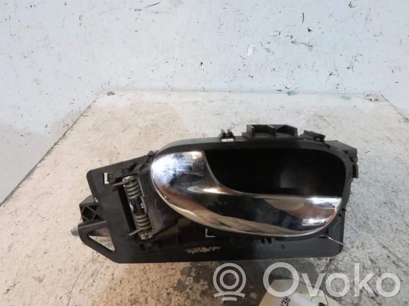 Manecilla interna puerta delantera   9143F4