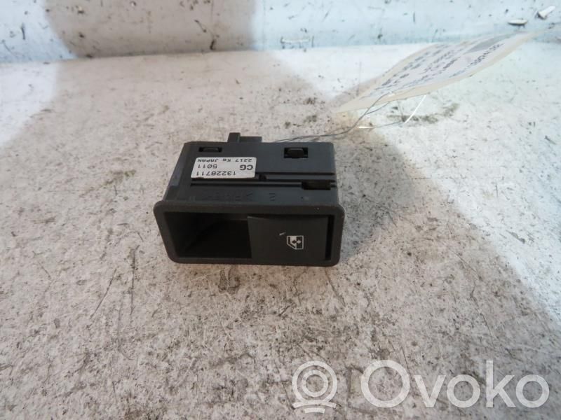 Opel Astra H Interruptor del elevalunas eléctrico 