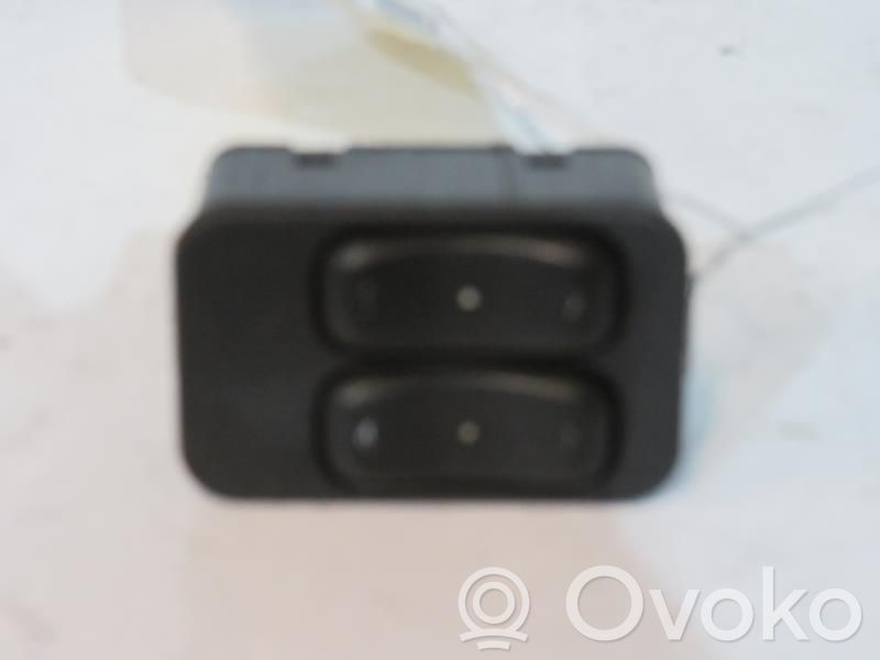 Opel Meriva A Electric window control switch 
