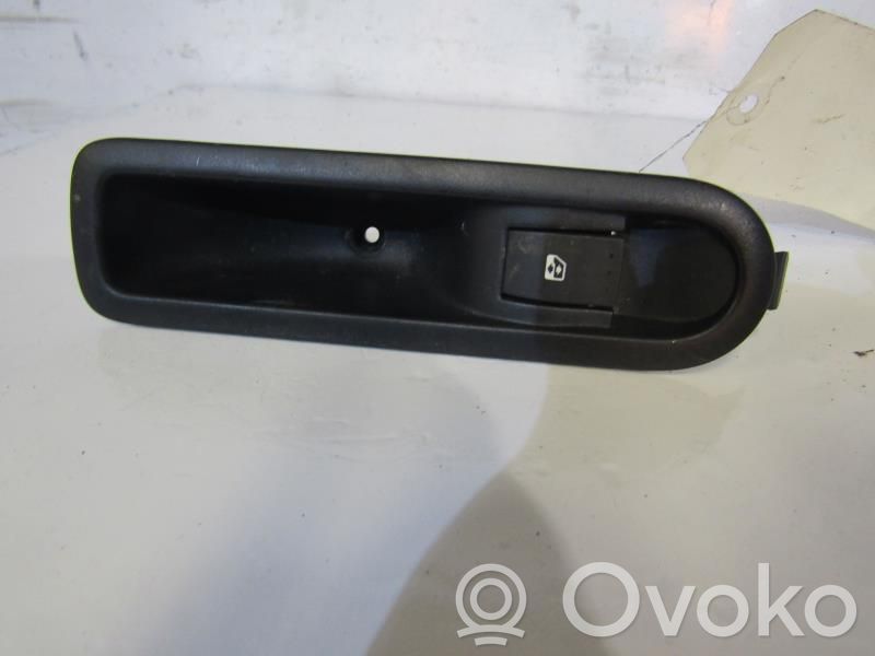 Comutator comandă geamuri electrice   8200315024