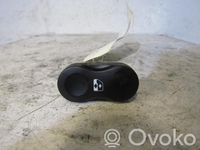 Dacia Sandero Electric window control switch 