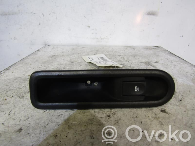 Comutator comandă geamuri electrice   8200214936