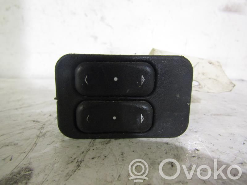 Opel Meriva A Electric window control switch 