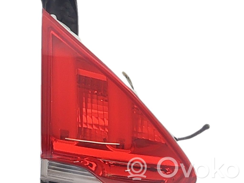 Peugeot 2008 I Lampy tylnej klapy bagażnika