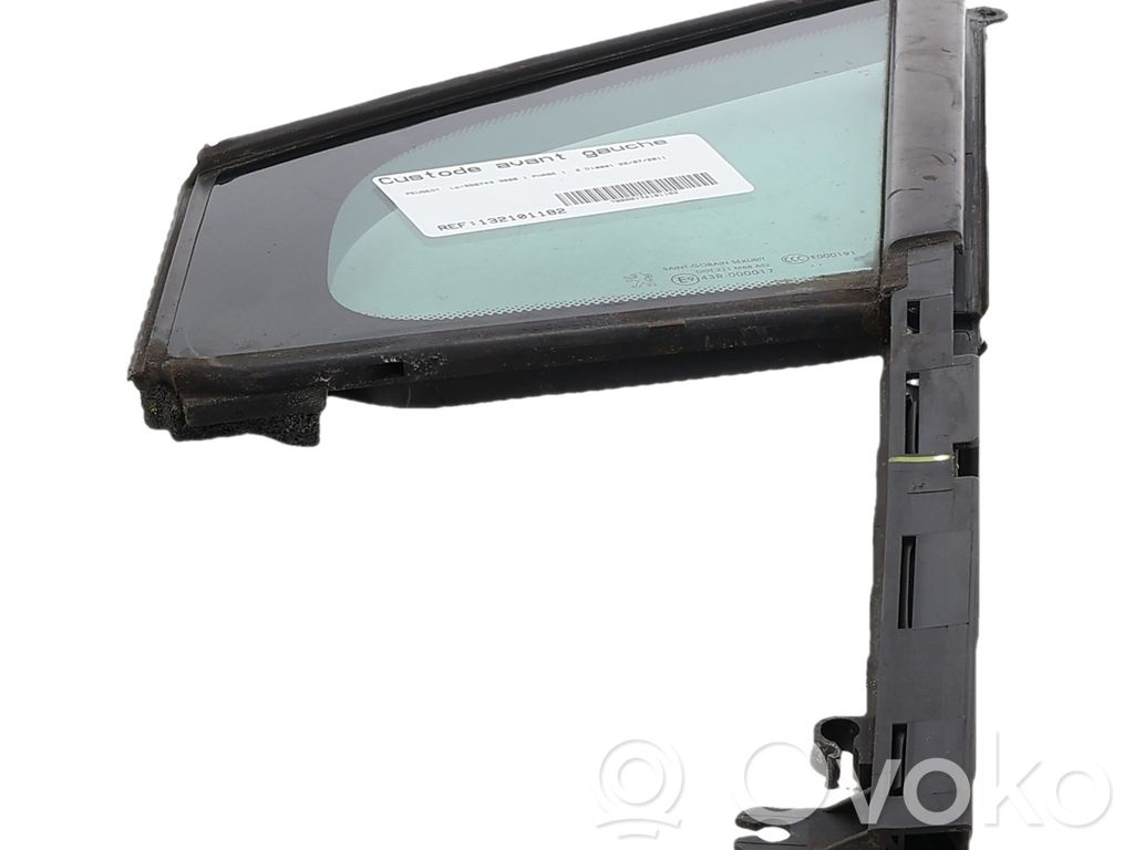 Peugeot 3008 I Ventanilla de ventilación de la puerta delantera cuatro puertas
