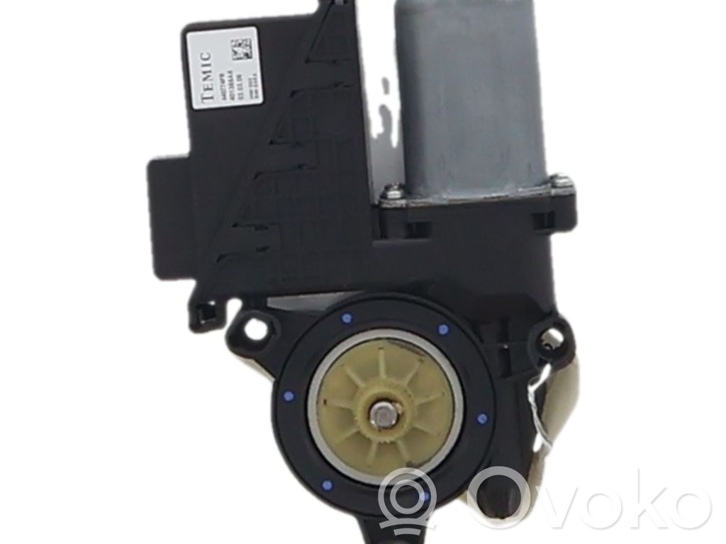 Volkswagen Polo IV 9N3 Front door window regulator motor 